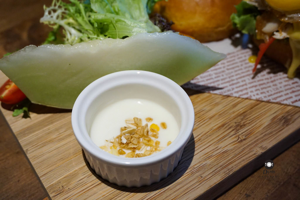 ♚食記♚台北松山【333 restaurant & bar 】爐烤野菇炒蛋與大蒜麵包 經典火腿班尼迪克蛋 熔岩BBQ起司雞肉堡 慢燉茄汁牛肉醬麵與太陽蛋 現炸薯條 無限量供應 沙拉吧 早午餐 咖啡 吃到飽 假日限定 小巨蛋捷運站 HOTEL QUOTE Taipei 華泰大飯店 愛評體驗團 - 第19張圖 DSC02658