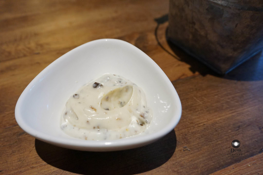 ♚食記♚台北松山【333 restaurant & bar 】爐烤野菇炒蛋與大蒜麵包 經典火腿班尼迪克蛋 熔岩BBQ起司雞肉堡 慢燉茄汁牛肉醬麵與太陽蛋 現炸薯條 無限量供應 沙拉吧 早午餐 咖啡 吃到飽 假日限定 小巨蛋捷運站 HOTEL QUOTE Taipei 華泰大飯店 愛評體驗團 - 第16張圖 DSC02638