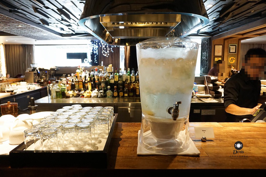 ♚食記♚台北松山【333 restaurant & bar 】爐烤野菇炒蛋與大蒜麵包 經典火腿班尼迪克蛋 熔岩BBQ起司雞肉堡 慢燉茄汁牛肉醬麵與太陽蛋 現炸薯條 無限量供應 沙拉吧 早午餐 咖啡 吃到飽 假日限定 小巨蛋捷運站 HOTEL QUOTE Taipei 華泰大飯店 愛評體驗團 - 第10張圖 DSC02617