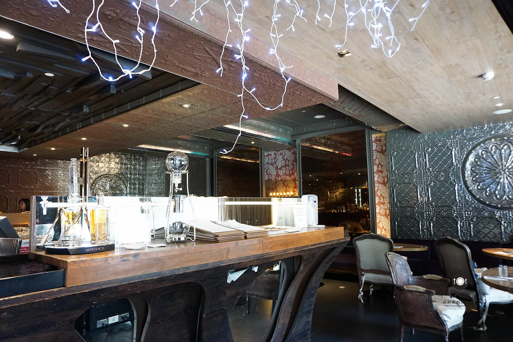 ♚食記♚台北松山【333 restaurant & bar 】爐烤野菇炒蛋與大蒜麵包 經典火腿班尼迪克蛋 熔岩BBQ起司雞肉堡 慢燉茄汁牛肉醬麵與太陽蛋 現炸薯條 無限量供應 沙拉吧 早午餐 咖啡 吃到飽 假日限定 小巨蛋捷運站 HOTEL QUOTE Taipei 華泰大飯店 愛評體驗團 - 第4張圖 DSC02610