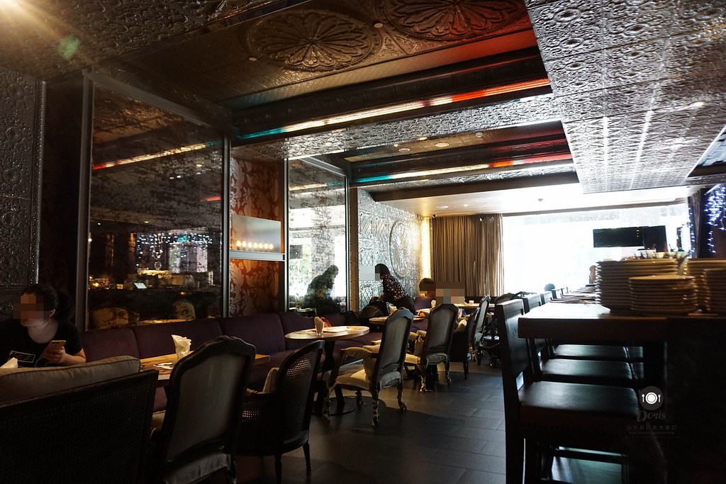 ♚食記♚台北松山【333 restaurant & bar 】爐烤野菇炒蛋與大蒜麵包 經典火腿班尼迪克蛋 熔岩BBQ起司雞肉堡 慢燉茄汁牛肉醬麵與太陽蛋 現炸薯條 無限量供應 沙拉吧 早午餐 咖啡 吃到飽 假日限定 小巨蛋捷運站 HOTEL QUOTE Taipei 華泰大飯店 愛評體驗團 - 第7張圖 DSC02616