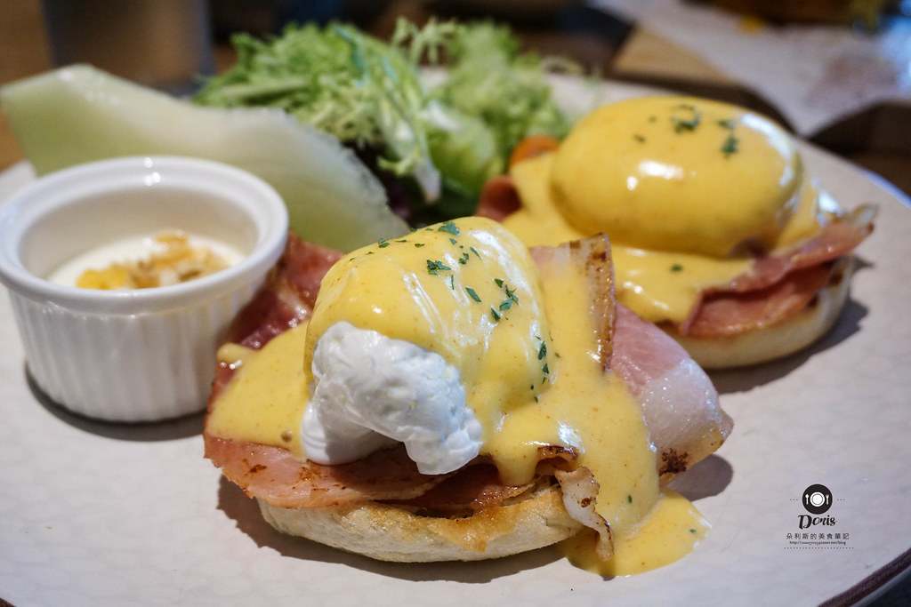♚食記♚台北松山【333 restaurant & bar 】爐烤野菇炒蛋與大蒜麵包 經典火腿班尼迪克蛋 熔岩BBQ起司雞肉堡 慢燉茄汁牛肉醬麵與太陽蛋 現炸薯條 無限量供應 沙拉吧 早午餐 咖啡 吃到飽 假日限定 小巨蛋捷運站 HOTEL QUOTE Taipei 華泰大飯店 愛評體驗團 - 第24張圖 DSC02673