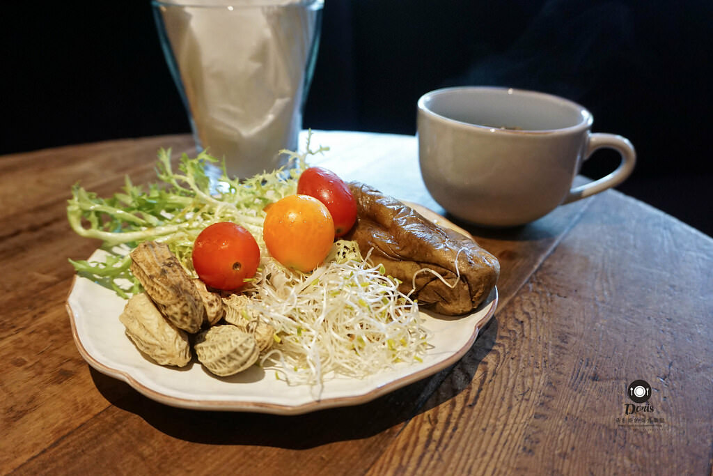 ♚食記♚台北松山【333 restaurant & bar 】爐烤野菇炒蛋與大蒜麵包 經典火腿班尼迪克蛋 熔岩BBQ起司雞肉堡 慢燉茄汁牛肉醬麵與太陽蛋 現炸薯條 無限量供應 沙拉吧 早午餐 咖啡 吃到飽 假日限定 小巨蛋捷運站 HOTEL QUOTE Taipei 華泰大飯店 愛評體驗團 - 第14張圖 DSC02629
