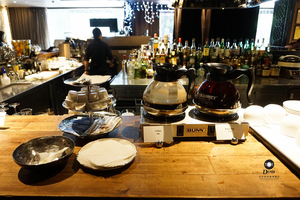 ♚食記♚台北松山【333 restaurant & bar 】爐烤野菇炒蛋與大蒜麵包 經典火腿班尼迪克蛋 熔岩BBQ起司雞肉堡 慢燉茄汁牛肉醬麵與太陽蛋 現炸薯條 無限量供應 沙拉吧 早午餐 咖啡 吃到飽 假日限定 小巨蛋捷運站 HOTEL QUOTE Taipei 華泰大飯店 愛評體驗團 - 第9張圖 DSC02615