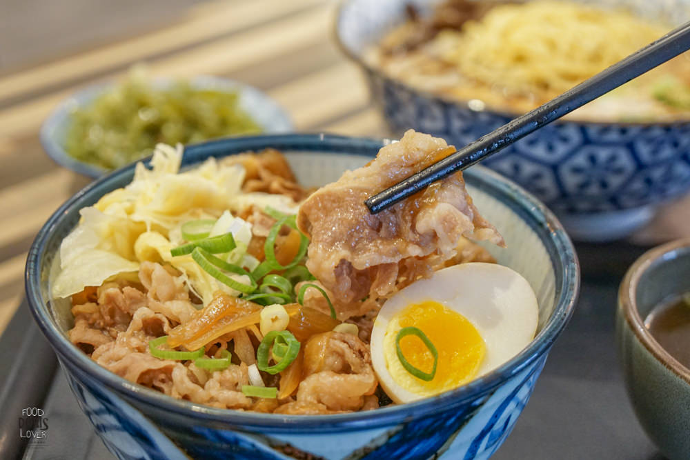 男子漢拉麵食堂》士林美食餐廳推薦-拉麵免費加麵吃很飽｜滿滿的牛肉丼飯