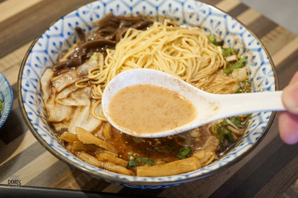 男子漢拉麵食堂》士林美食餐廳推薦-拉麵免費加麵吃很飽｜滿滿的牛肉丼飯