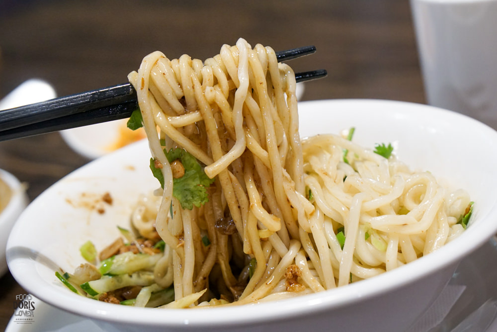口吅品精緻牛肉麵館》羅東美食餐廳-有氣氛的好吃牛肉麵|慢火熬製的湯底 - 第9張圖 口吅品精緻牛肉麵館》羅東美食餐廳-有氣氛的好吃牛肉麵|慢火熬製的湯底