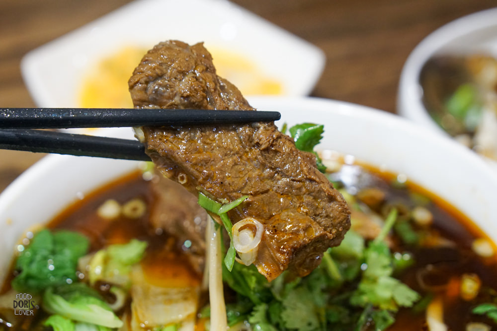 口吅品精緻牛肉麵館》羅東美食餐廳-有氣氛的好吃牛肉麵|慢火熬製的湯底 - 第11張圖 口吅品精緻牛肉麵館》羅東美食餐廳-有氣氛的好吃牛肉麵|慢火熬製的湯底